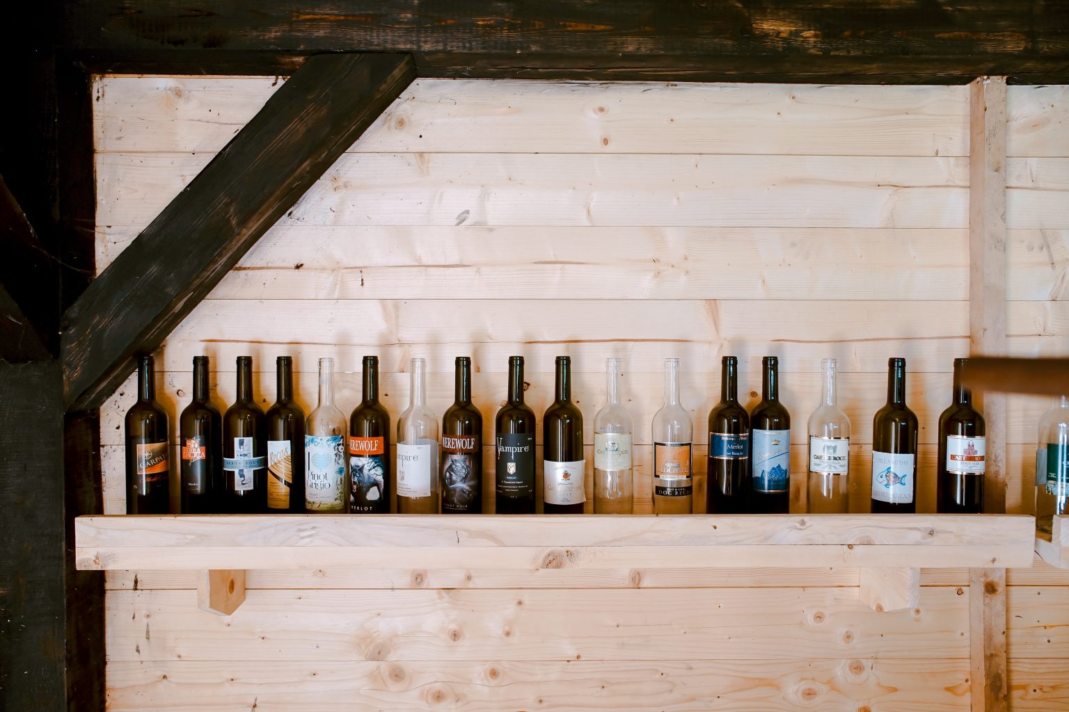 wine_bottles_unsplash_1536x1024 wine_bottles_unsplash_1536x1024